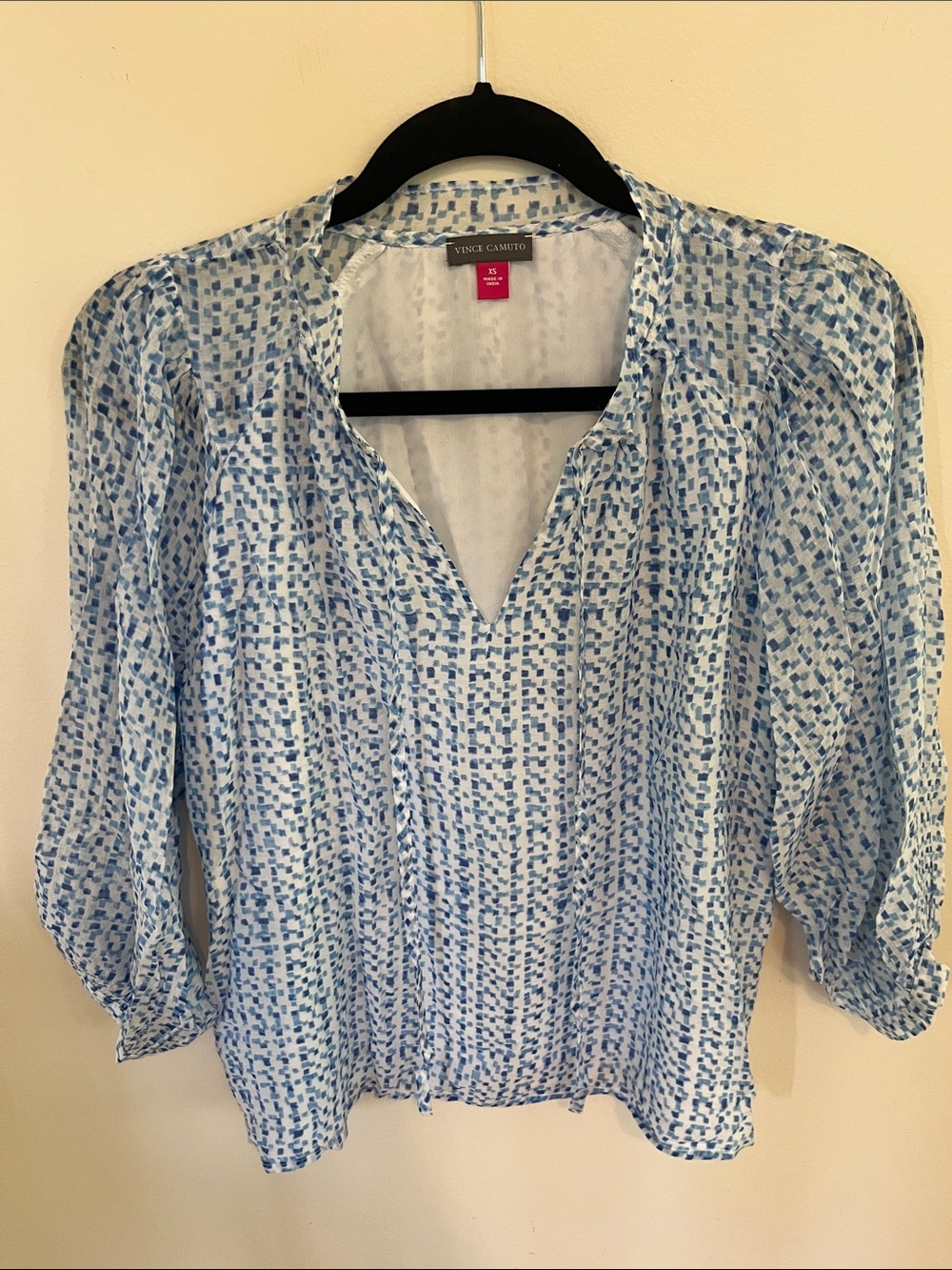 Vince Camuto Blue & White Printed Split V Blouse